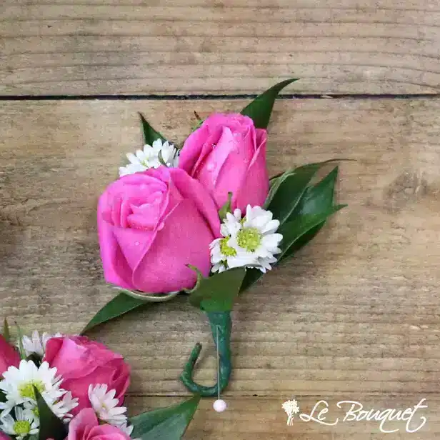 Spray Rose Boutonniere (Deluxe, Fuchsia, Asters)