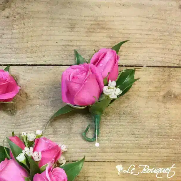 Spray Rose Boutonniere (Deluxe, Fuchsia, Waxflower)
