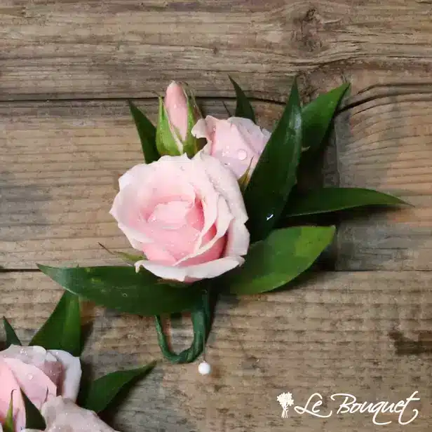 Spray Rose Boutonniere (Deluxe, Pink, GREEN)