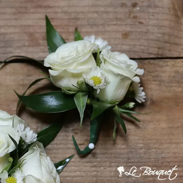 Spray Rose Boutonniere (Deluxe, White, Asters)