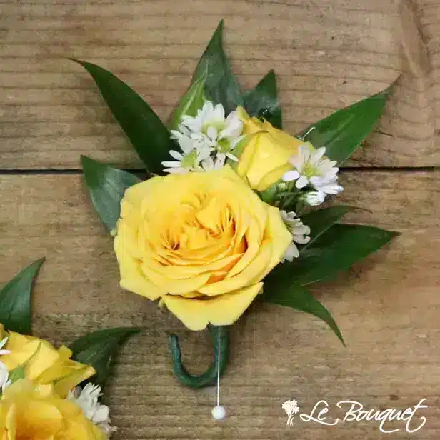 Spray Rose Boutonniere (Deluxe, Yellow, Asters)