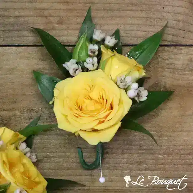 Spray Rose Boutonniere (Deluxe, Yellow, Waxflower)