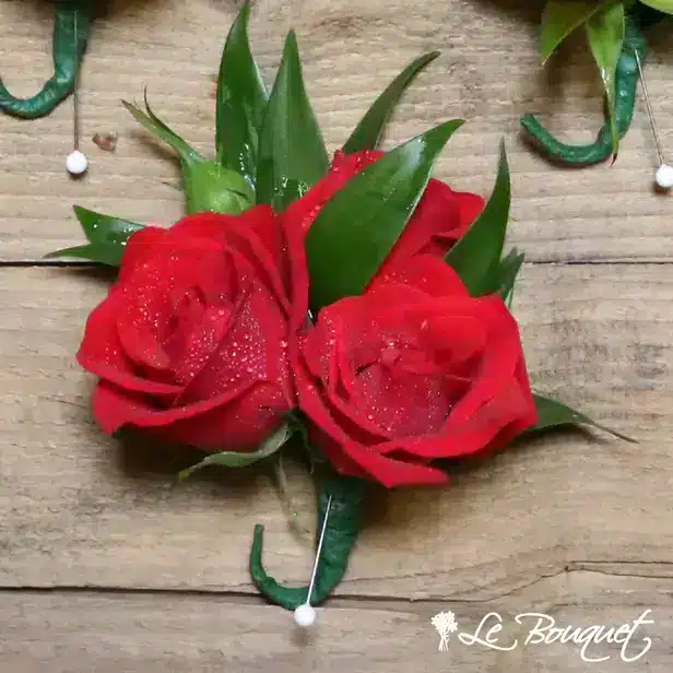Spray Rose Boutonniere (Premium, Red, GREEN)