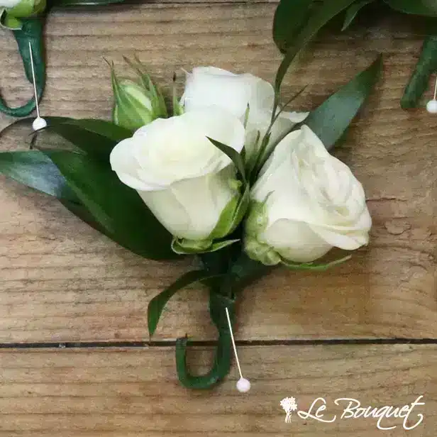 Spray Rose Boutonniere (Premium, White, GREEN)