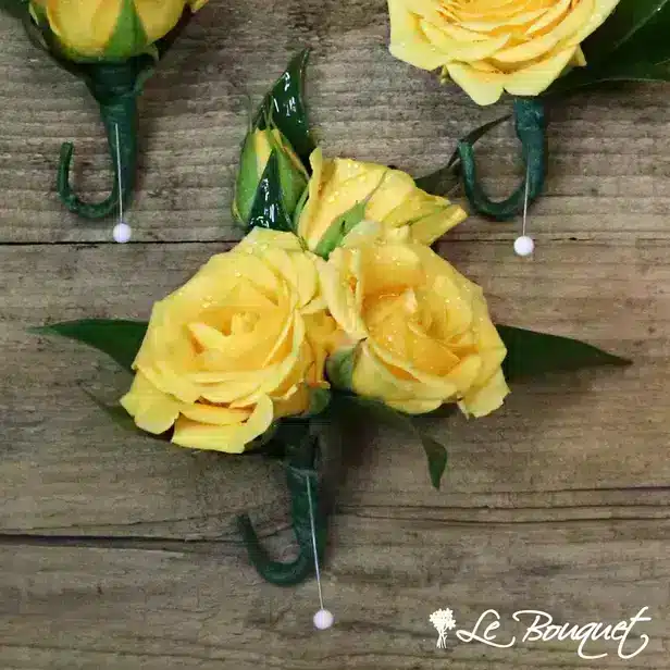 Spray Rose Boutonniere (Premium, Yellow, GREEN)