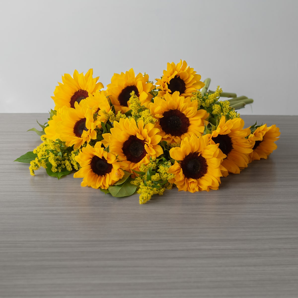 Fresh-Cut Sunflowers (Deluxe, Arranged cut bouquet)