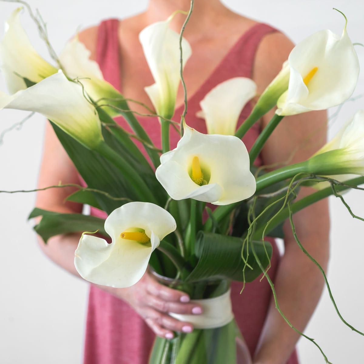 Classic Callas arrangement 10 calla liliy flowers in a vase