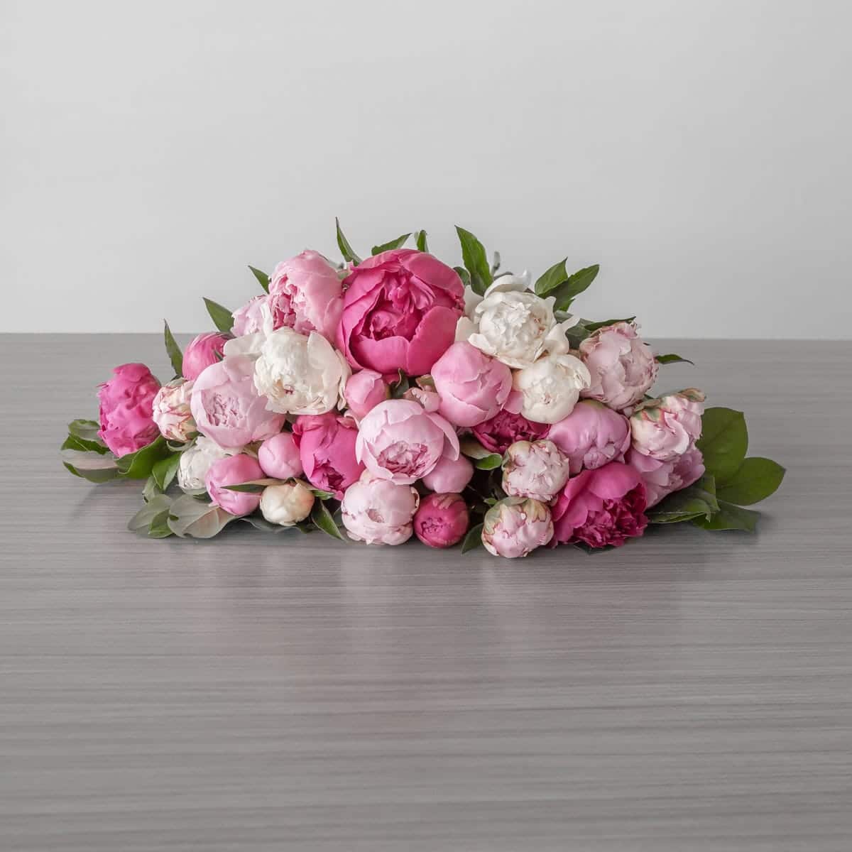 Assorted peony bouquet – 30 stems, no vase