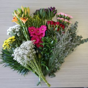 Test recipe (4 bunches, Charcoal, 12 red roses, With greenery)